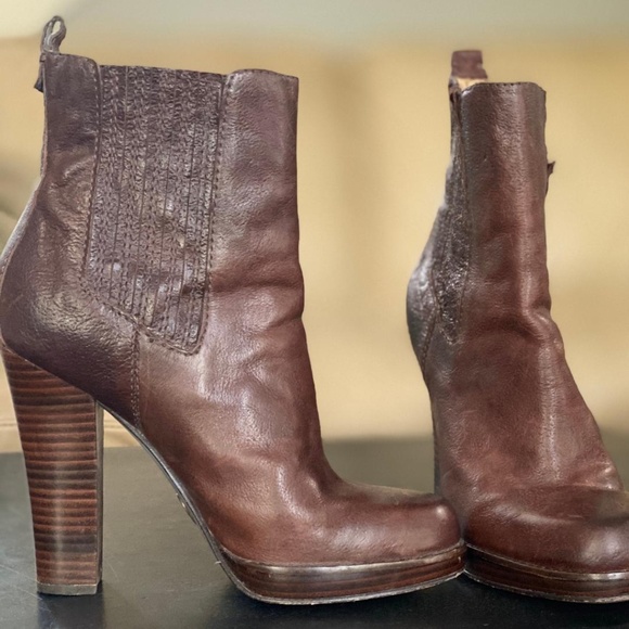 Frye Shoes - Frye Donna Chelsea Boot